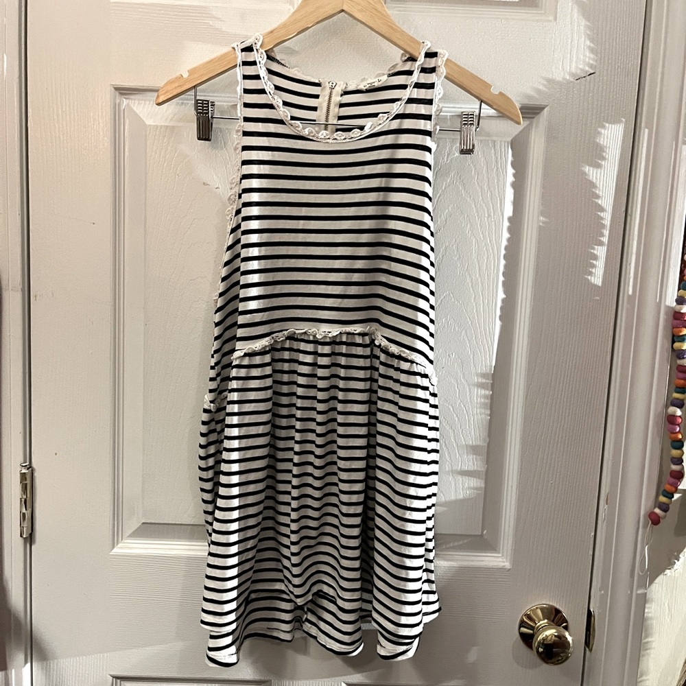 3 for $25❤️ POL black and white striped baby doll top size M